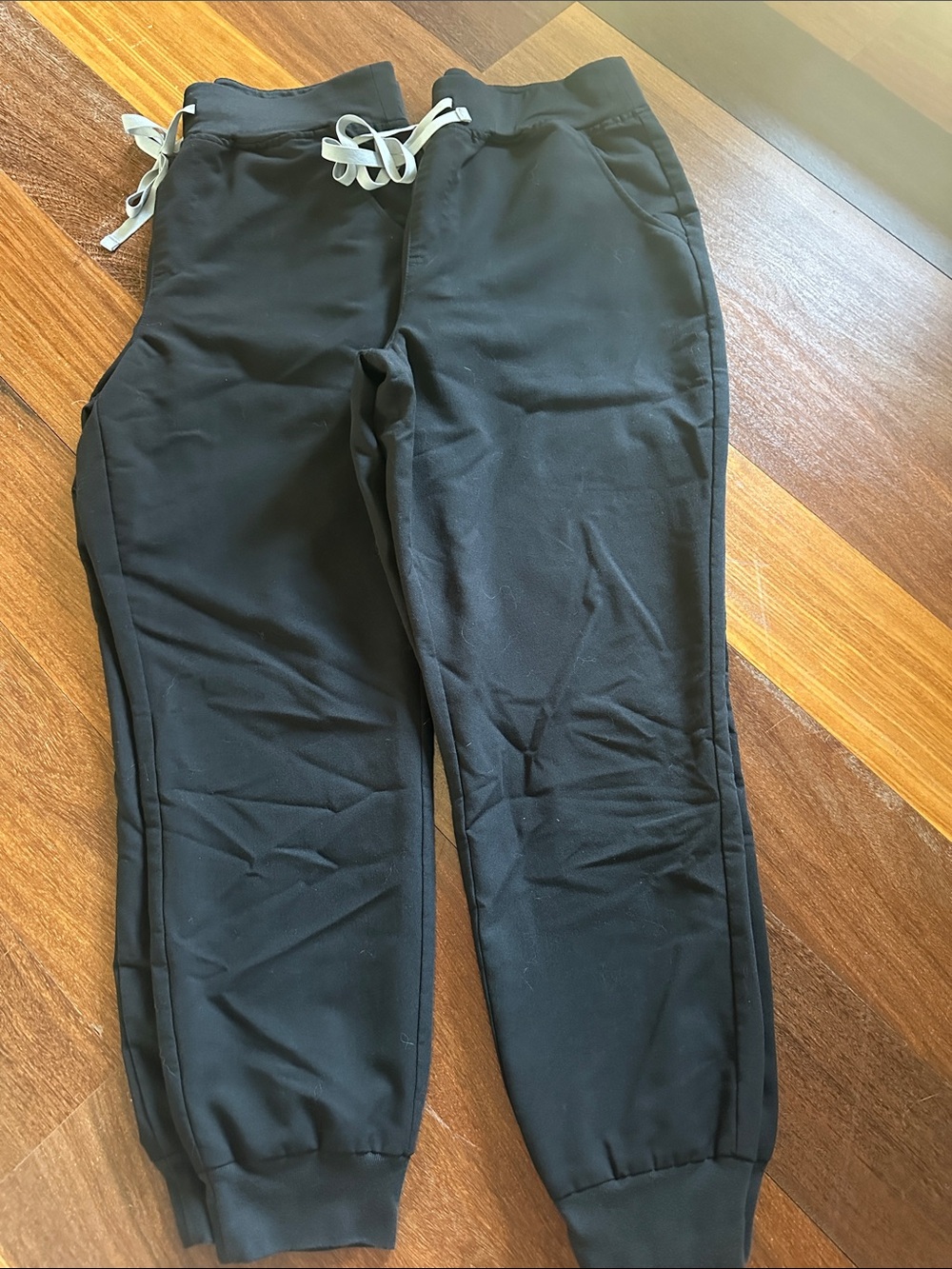 Figs women’s Zamora black scrub pants, high waisted M, petite TWO PAIRS